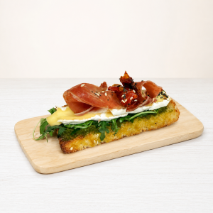 Mini Bruschetta Jcrudo con tapenade de olivas negras
